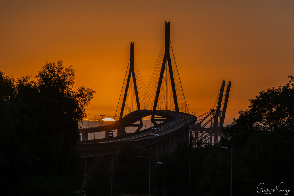 Köhlbrandbrücke im Abendlicht