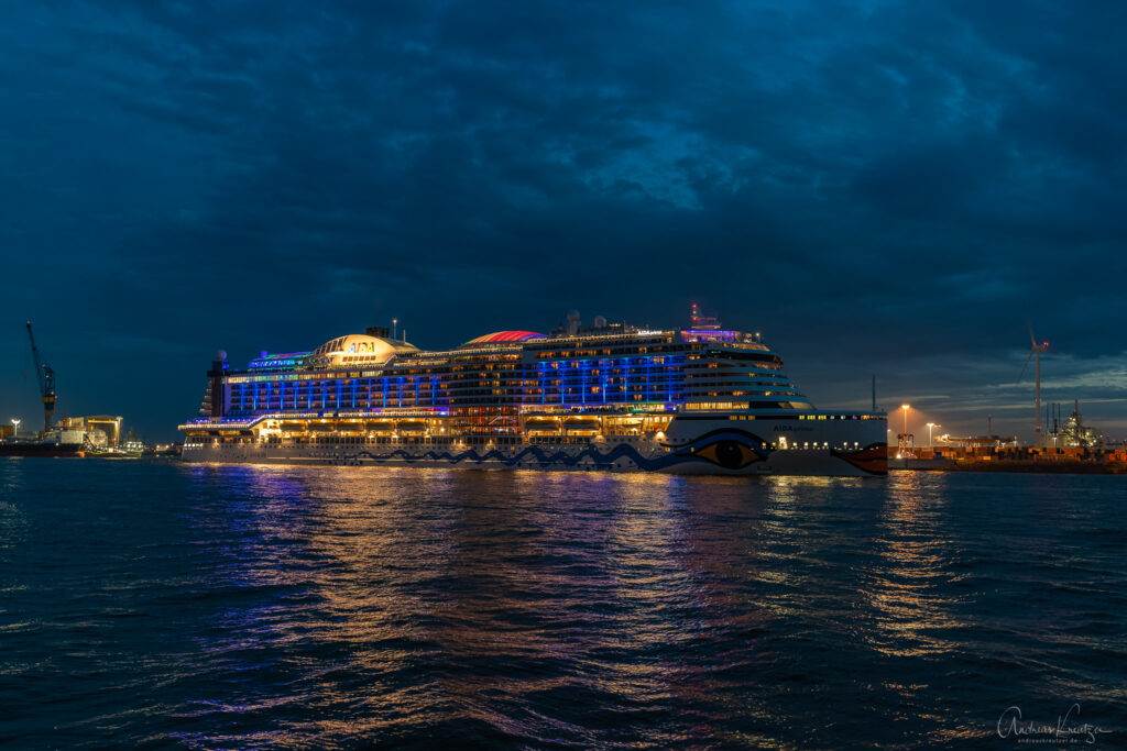 AIDAprima in Hamburg