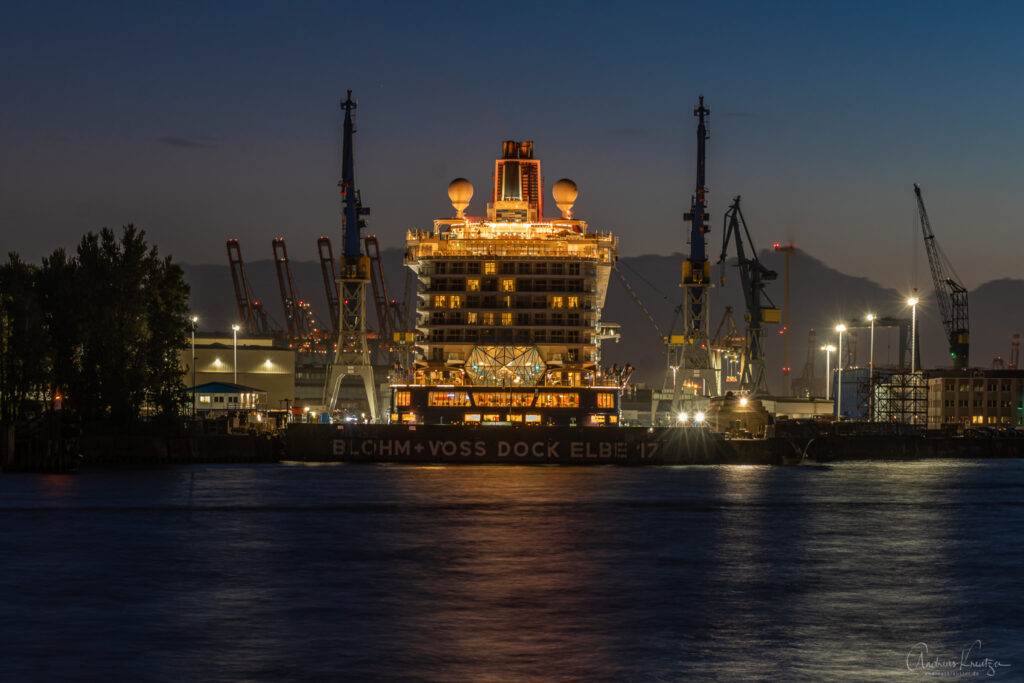 Mein Schiff 3 im Dock Elbe 17 von Blohm & Voss