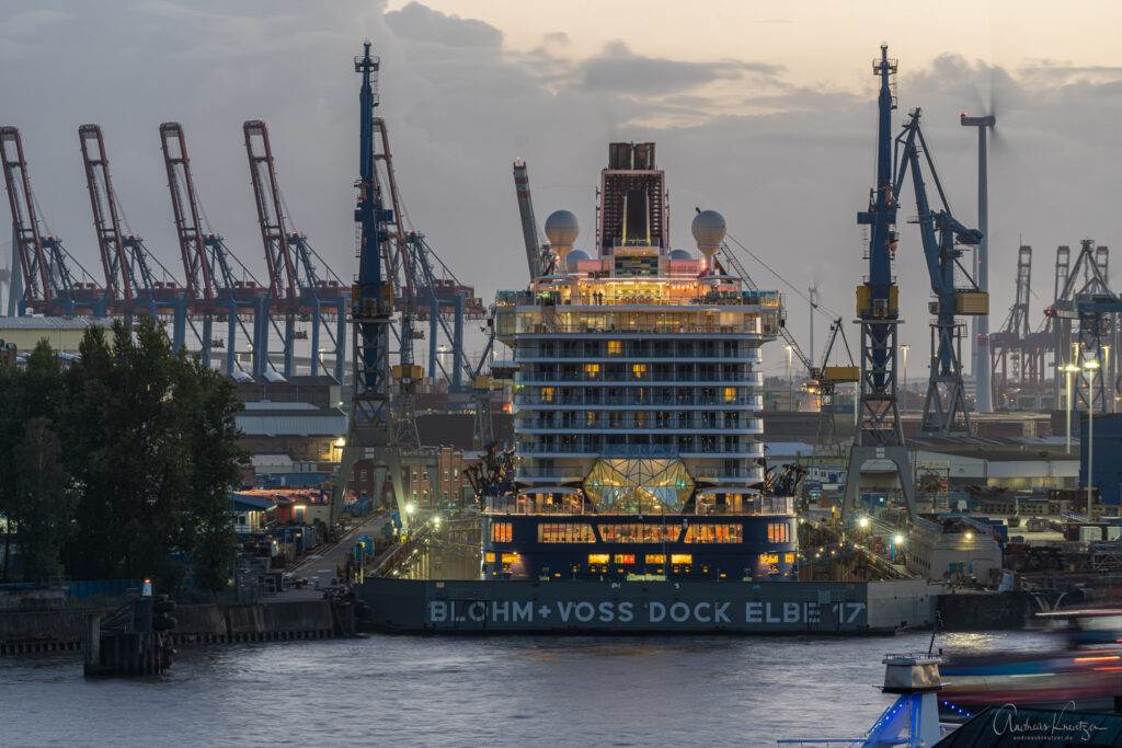 Mein Schiff 3 im Dock Elbe 17 von Blohm & Voss