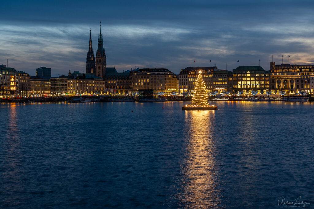 Hamburger Binnenalster zur Weihnachtszeit