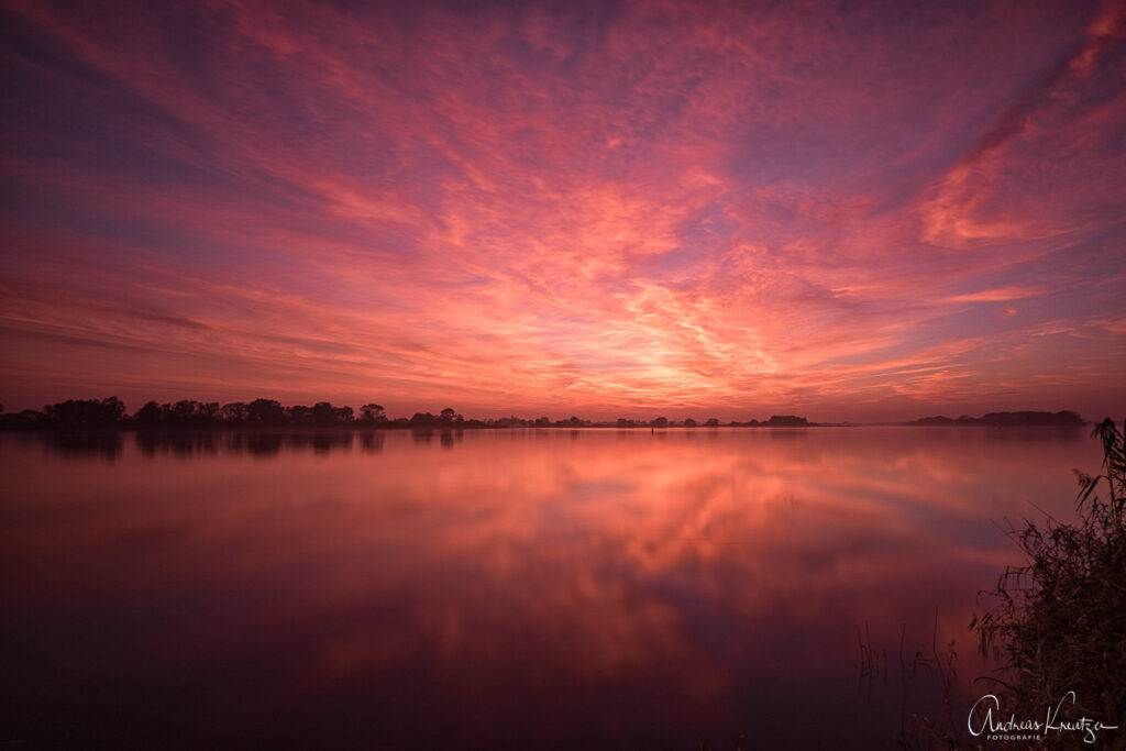 Sonnenuntergang an der Elbe
