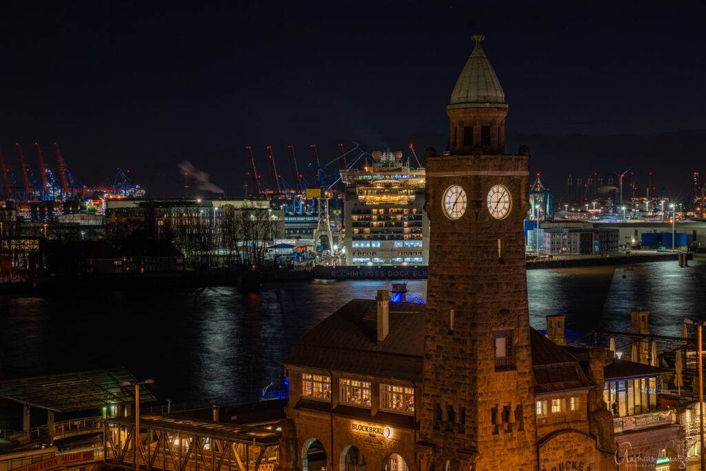 Kreuzfahrtschiff Ventura bei Blohm & Voss im Dock