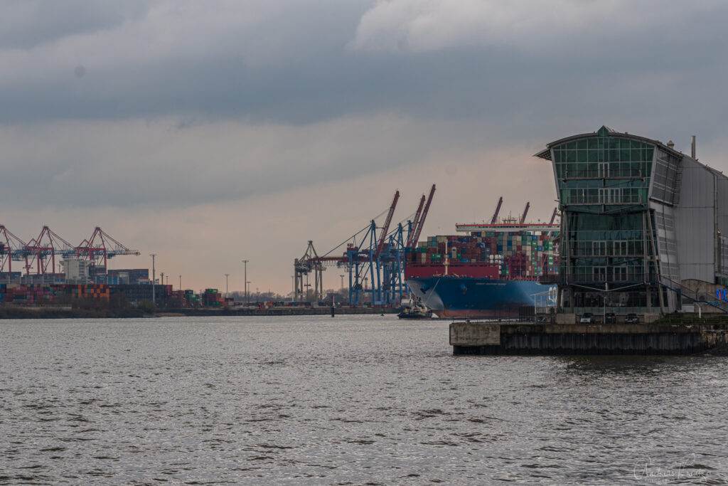 Containerschiff COSCO Scorpio