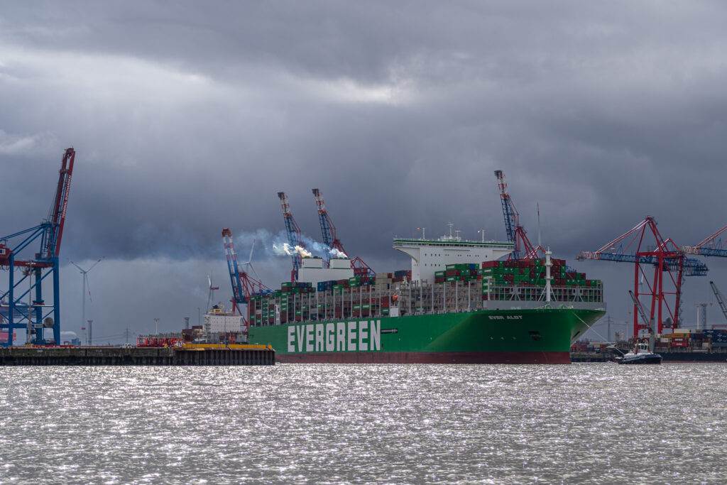 Containerschiff Ever Alot