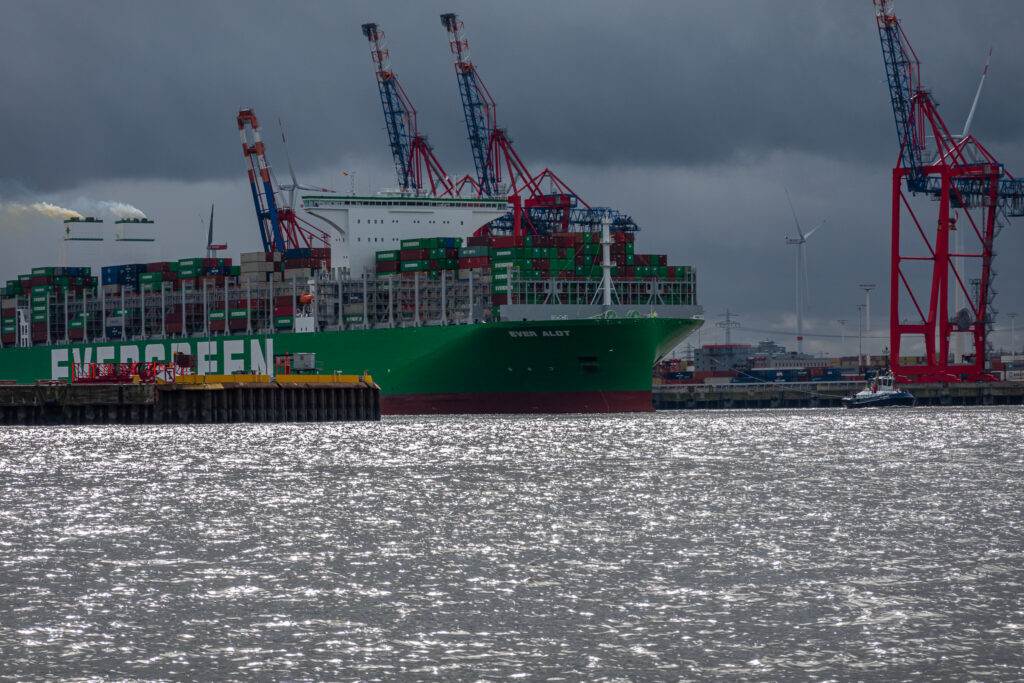 Containerschiff Ever Alot
