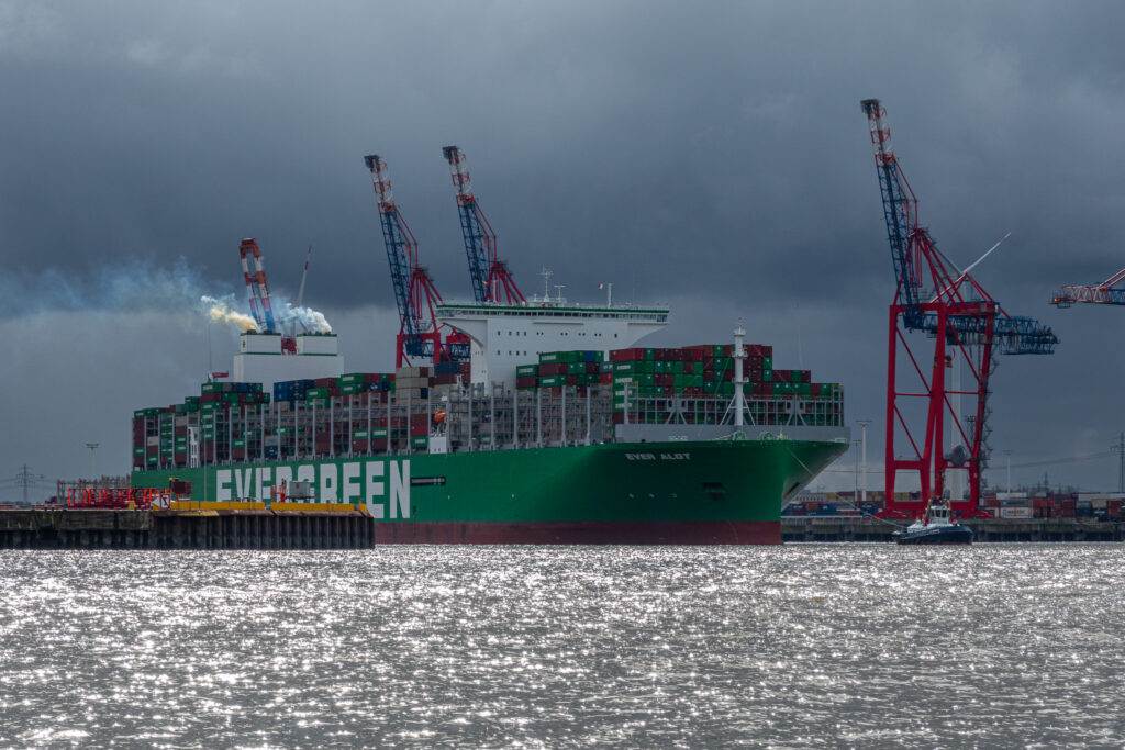 Containerschiff Ever Alot