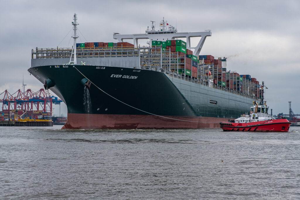 Containerschiff Ever Golden