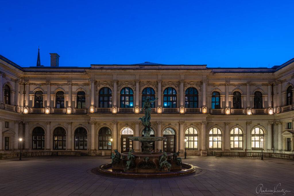 Hygieia-Brunnen im Innenhof vom Hamburger Rathaus