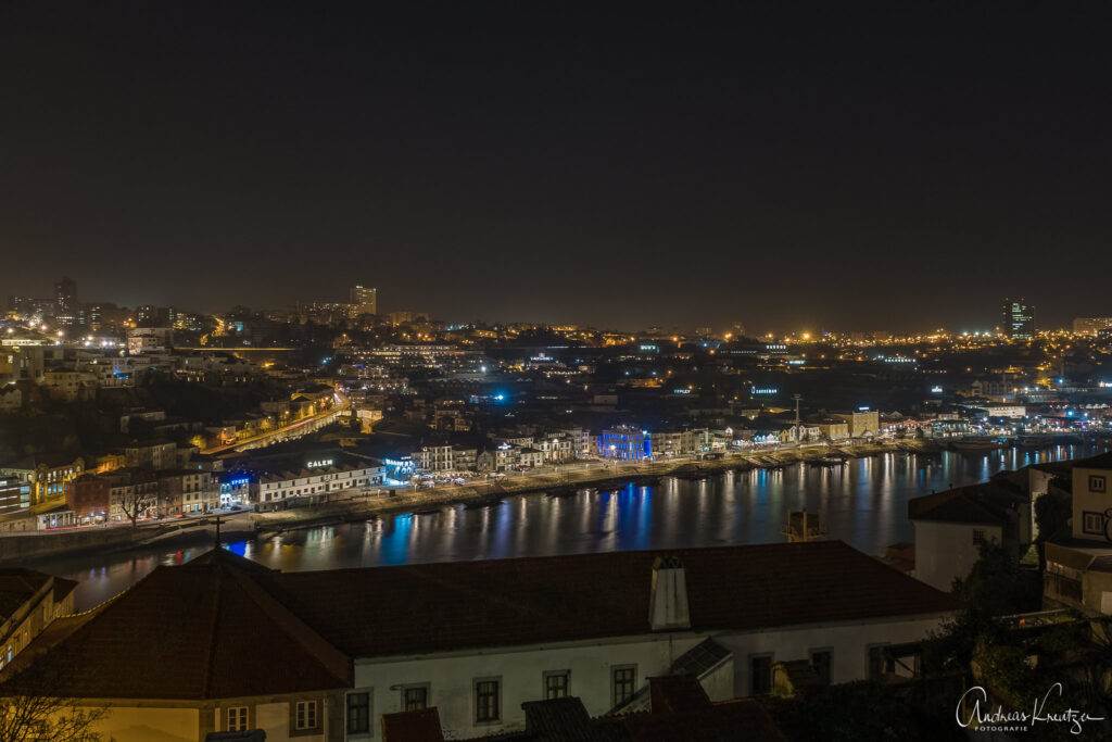 Nächtlicher Blick auf das Portwein Viertel
