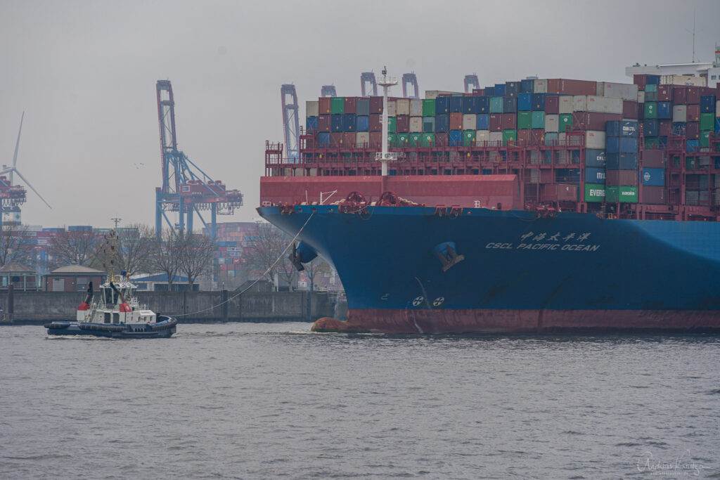 Containerschiff CSCL Pacific Ocean