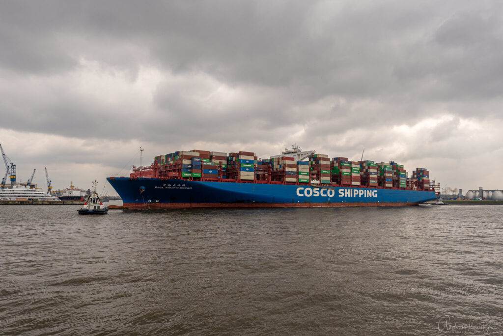 Containerschiff CSCL Pacific Ocean