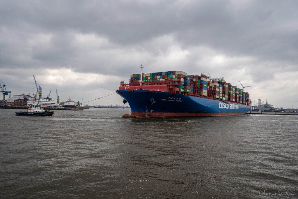 Containerschiff CSCL Pacific Ocean