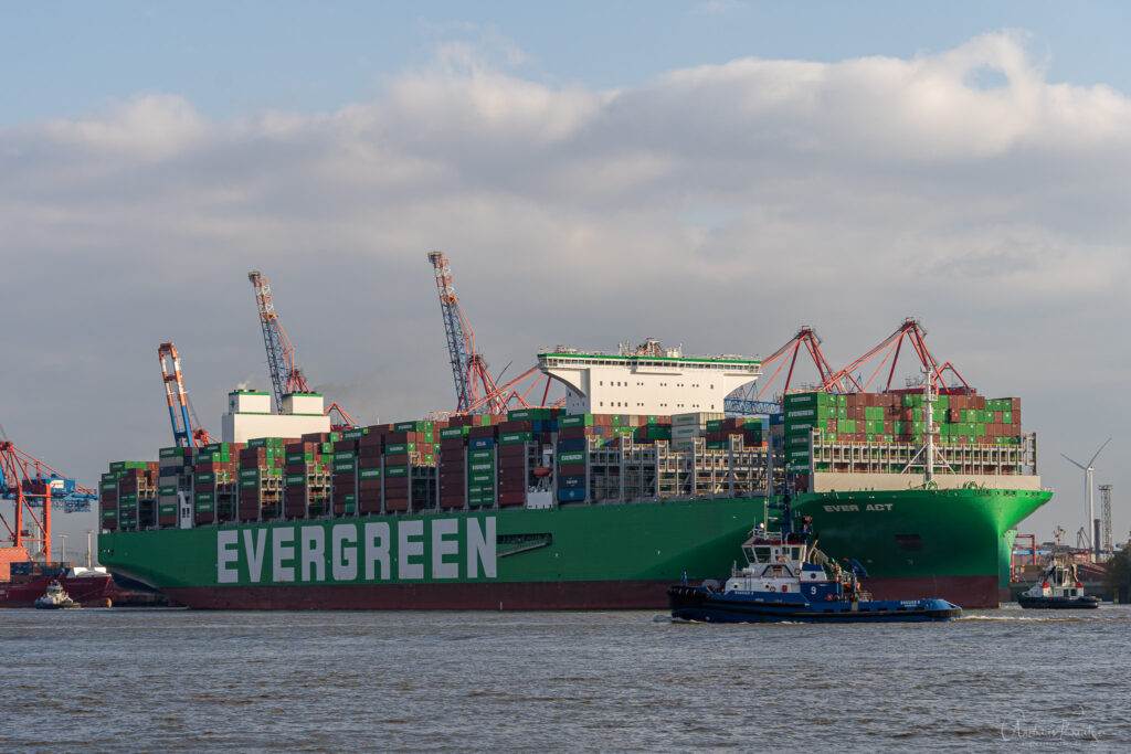 Containerschiff EVER ACT
