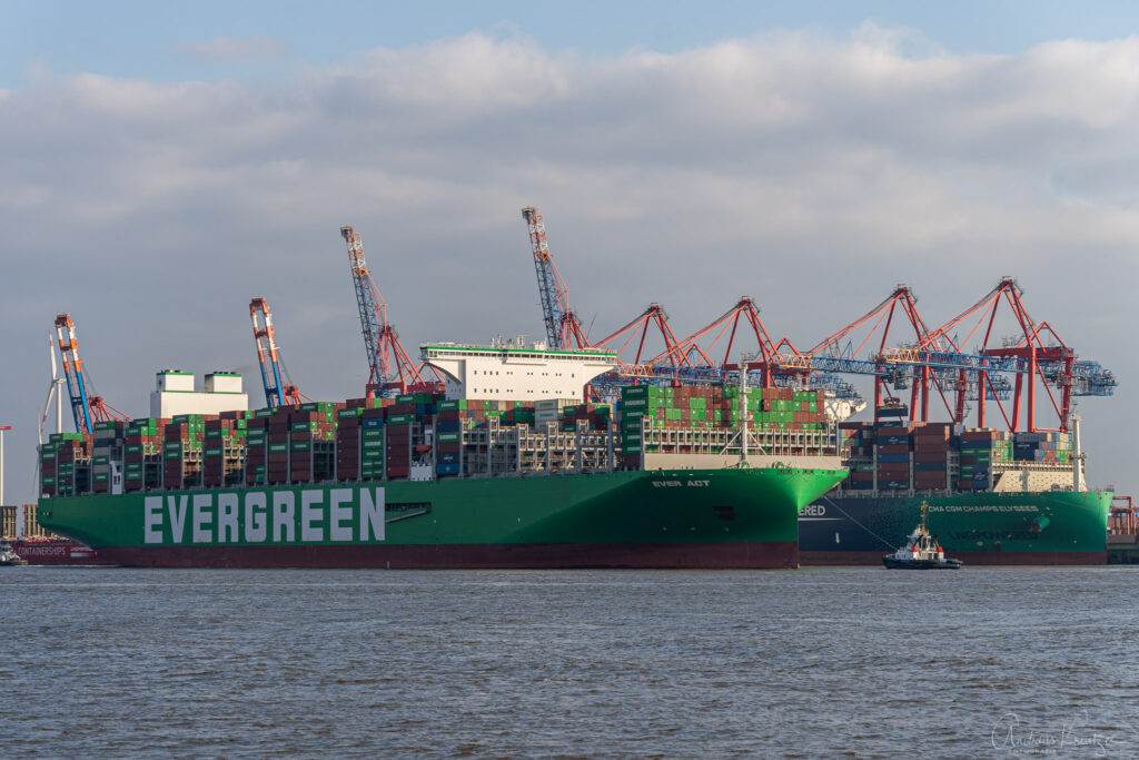 Containerschiff EVER ACT