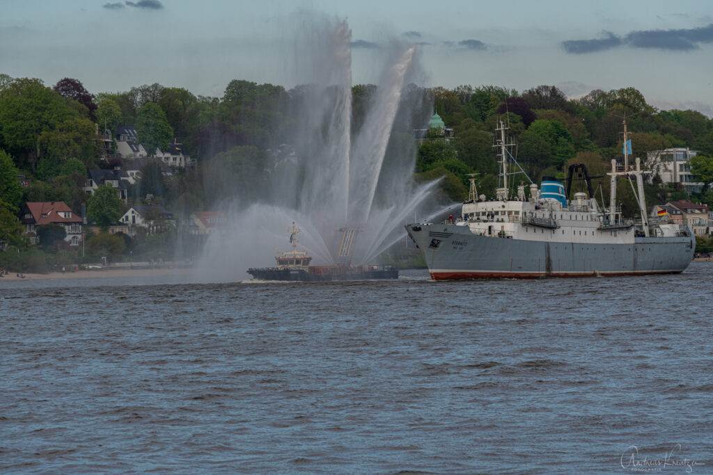 Auslaufparade vom 834. Hafengeburtstag