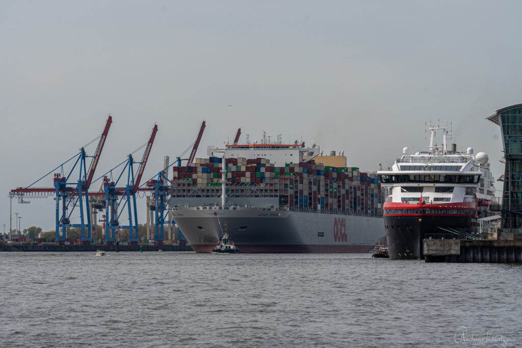 Containerschiff OOCL SPAIN