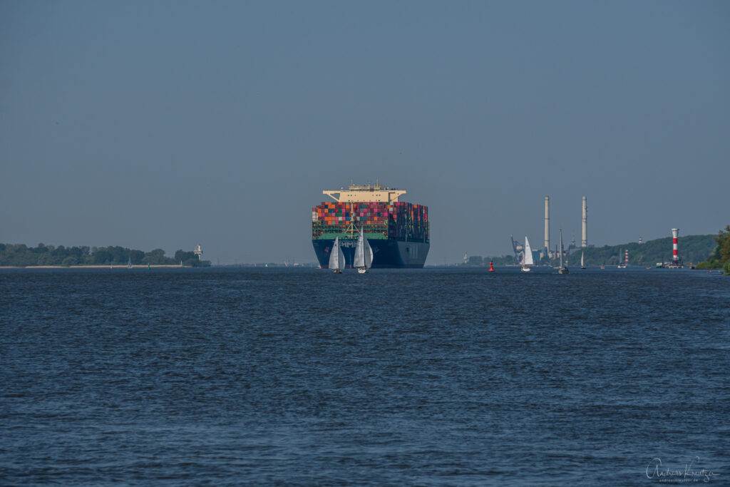 Containerschiff HMM Oslo in Hamburg