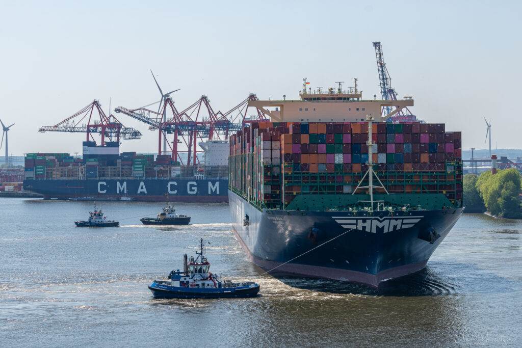 Containerschiff HMM Oslo in Hamburg