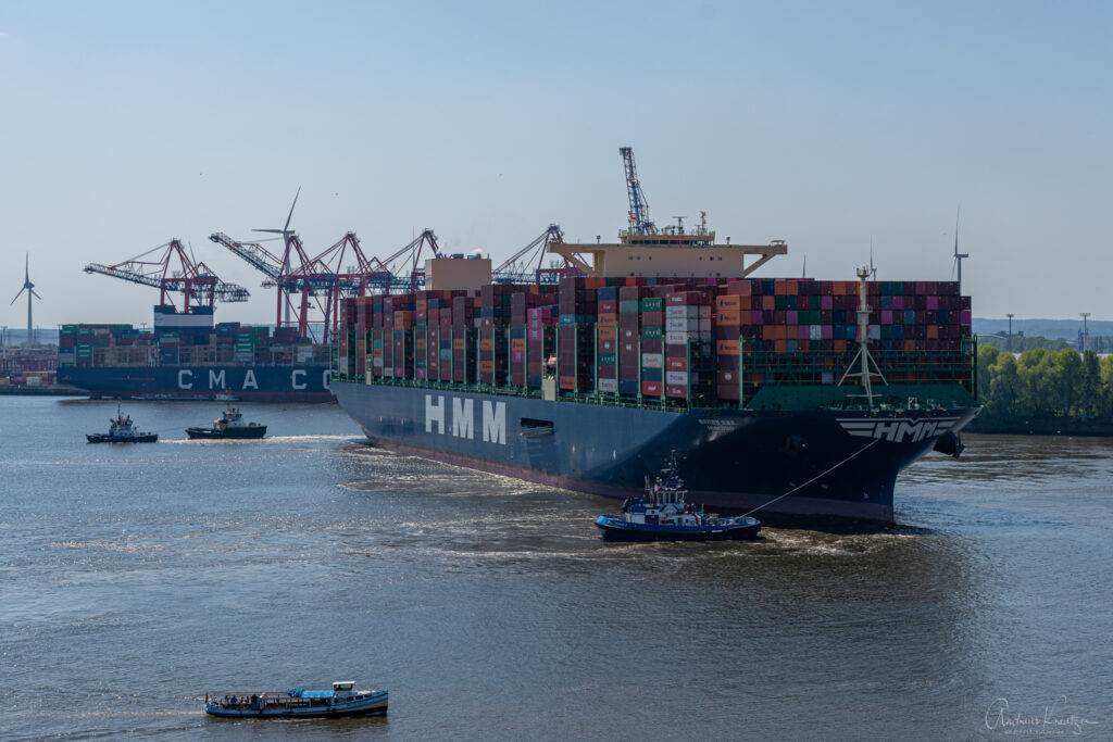 Containerschiff HMM Oslo in Hamburg