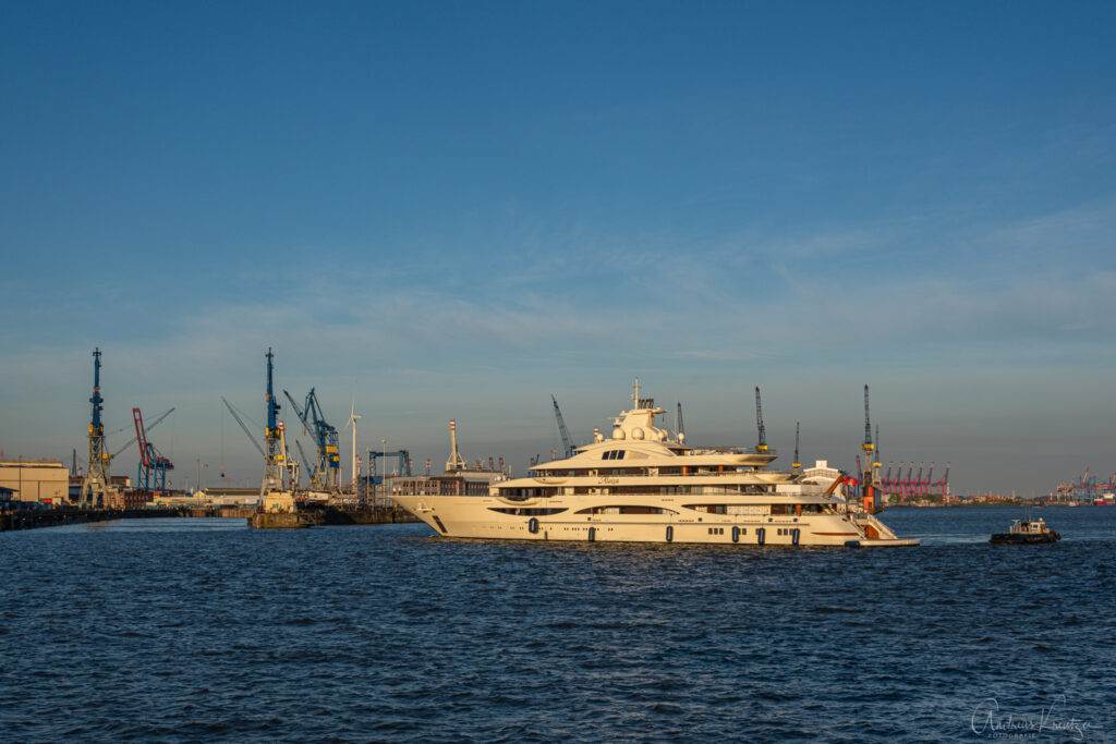 Luxusyacht ALAIYA