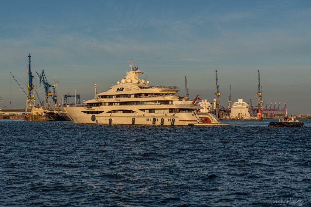 Luxusyacht ALAIYA