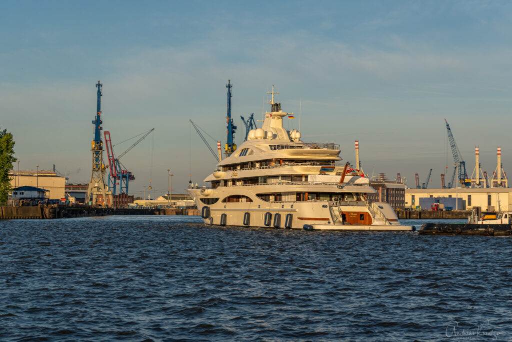 Luxusyacht ALAIYA