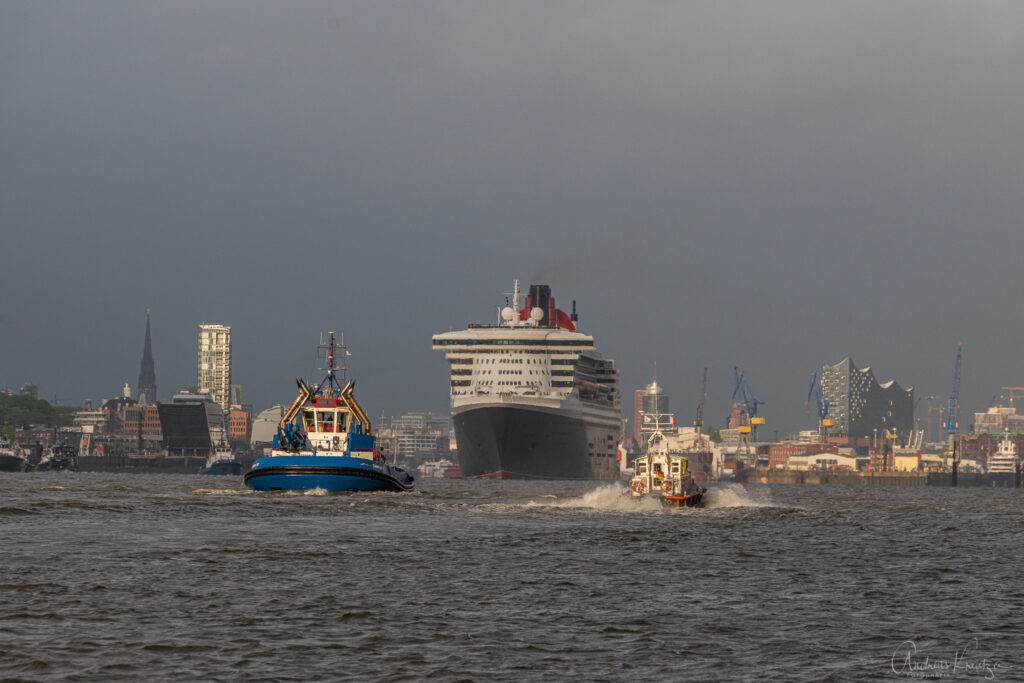 Queen Mary 2 in Hamburg