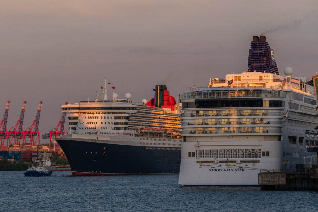 Queen Mary 2 in Hamburg am 09.05.2023