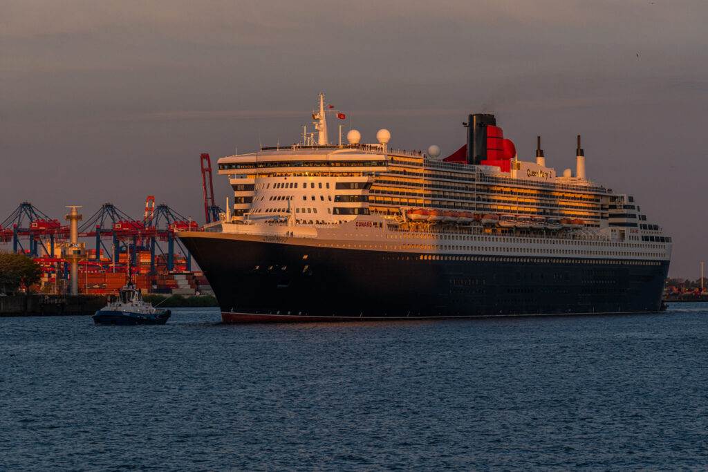 Queen Mary 2 in Hamburg am 09.05.2023