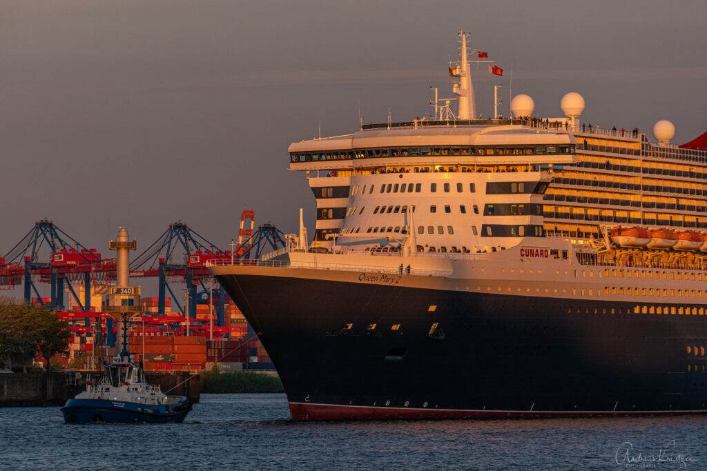 Queen Mary 2 in Hamburg am 09.05.2023