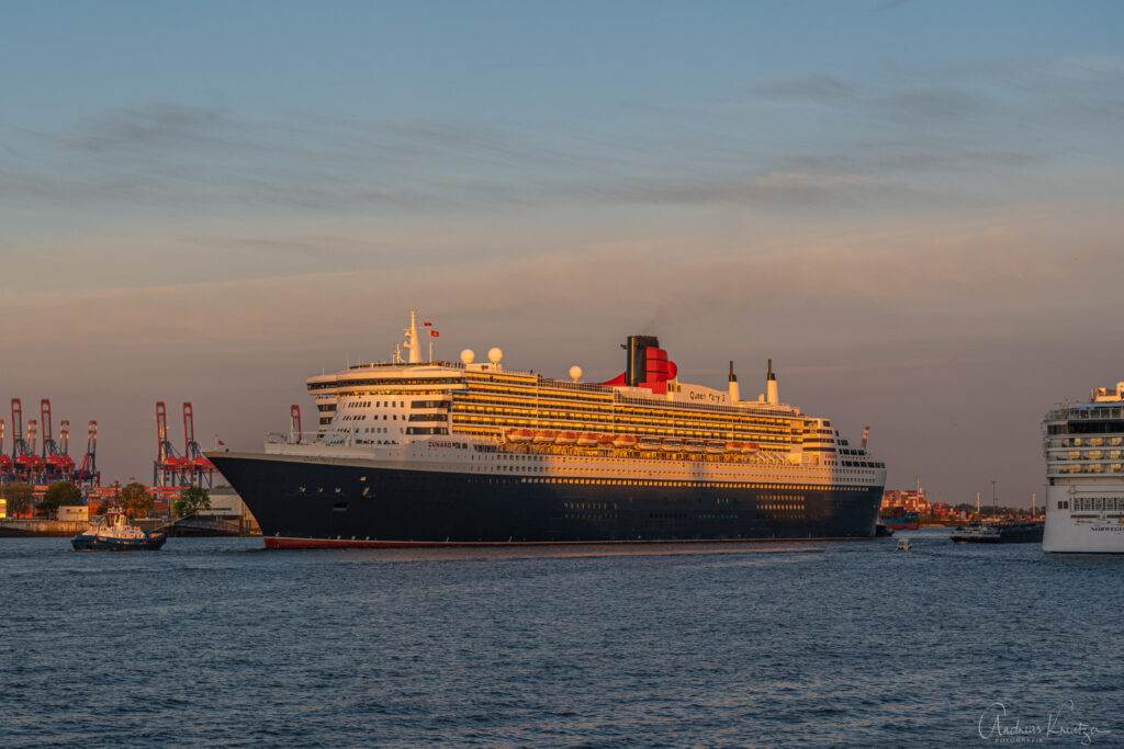 Queen Mary 2 in Hamburg am 09.05.2023