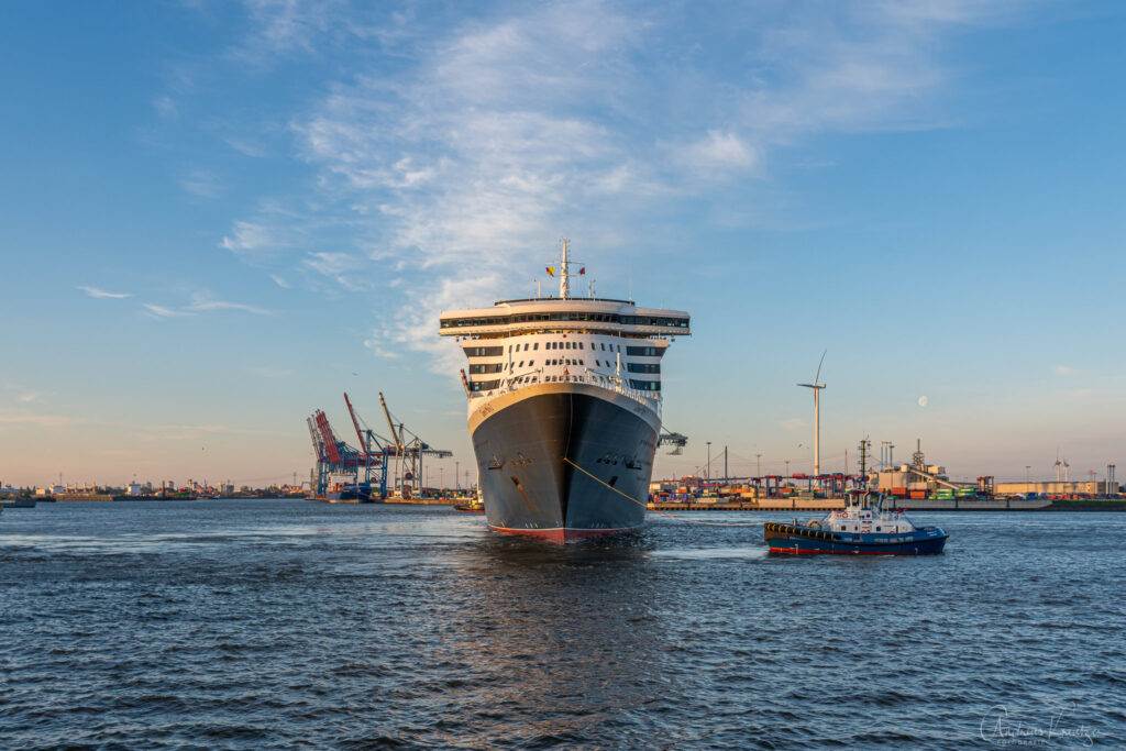 Queen Mary 2 in Hamburg am 09.05.2023