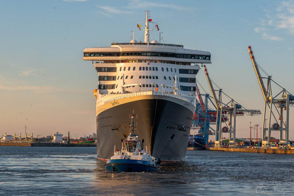 Queen Mary 2 in Hamburg am 09.05.2023