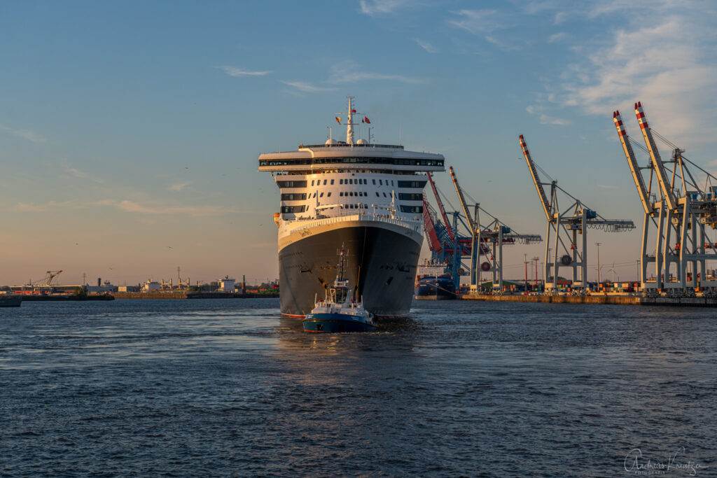 Queen Mary 2 in Hamburg am 09.05.2023