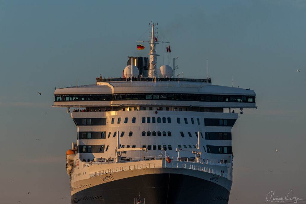 Queen Mary 2 in Hamburg am 09.05.2023