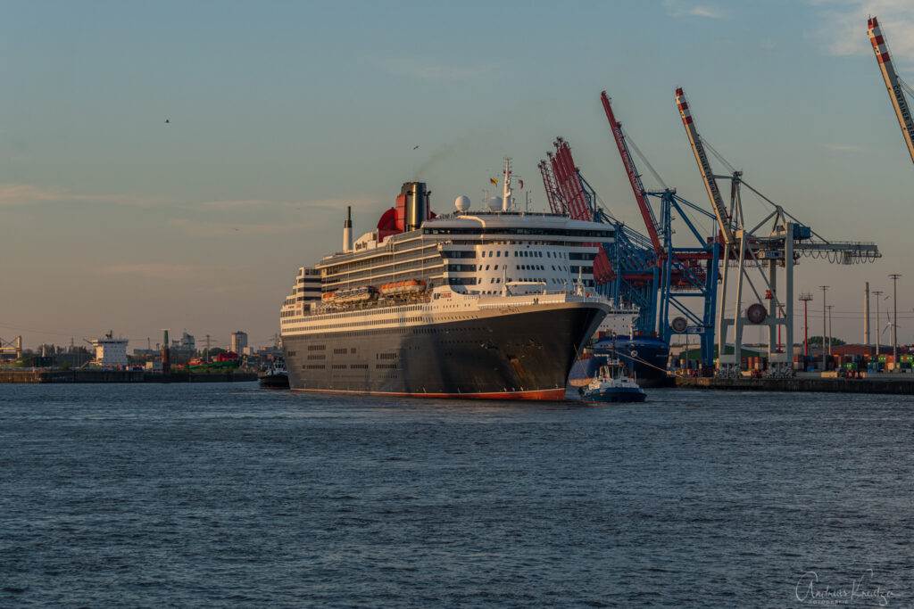 Queen Mary 2 in Hamburg am 09.05.2023