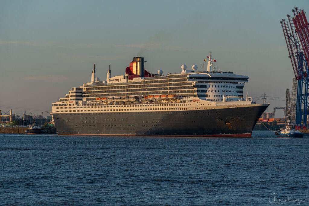 Queen Mary 2 in Hamburg am 09.05.2023