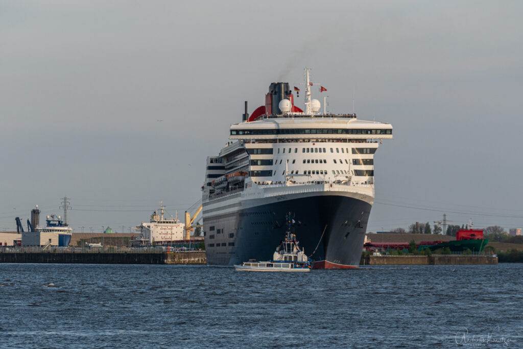 Queen Mary 2 in Hamburg am 09.05.2023