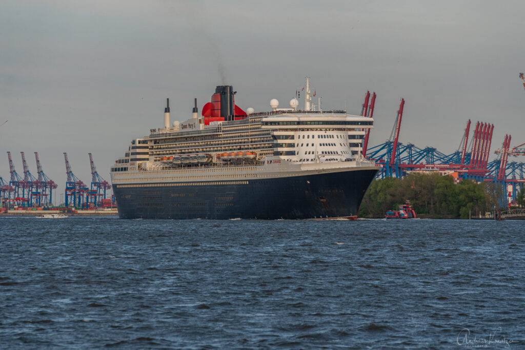 Queen Mary 2 in Hamburg am 09.05.2023