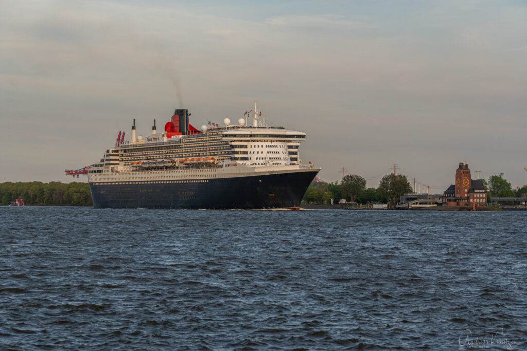 Queen Mary 2 in Hamburg am 09.05.2023