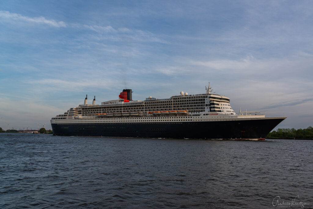 Queen Mary 2 in Hamburg am 09.05.2023