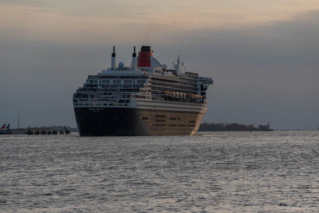 Queen Mary 2 in Hamburg am 09.05.2023