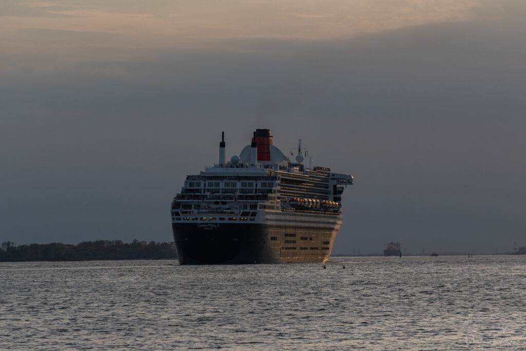 Queen Mary 2 in Hamburg am 09.05.2023
