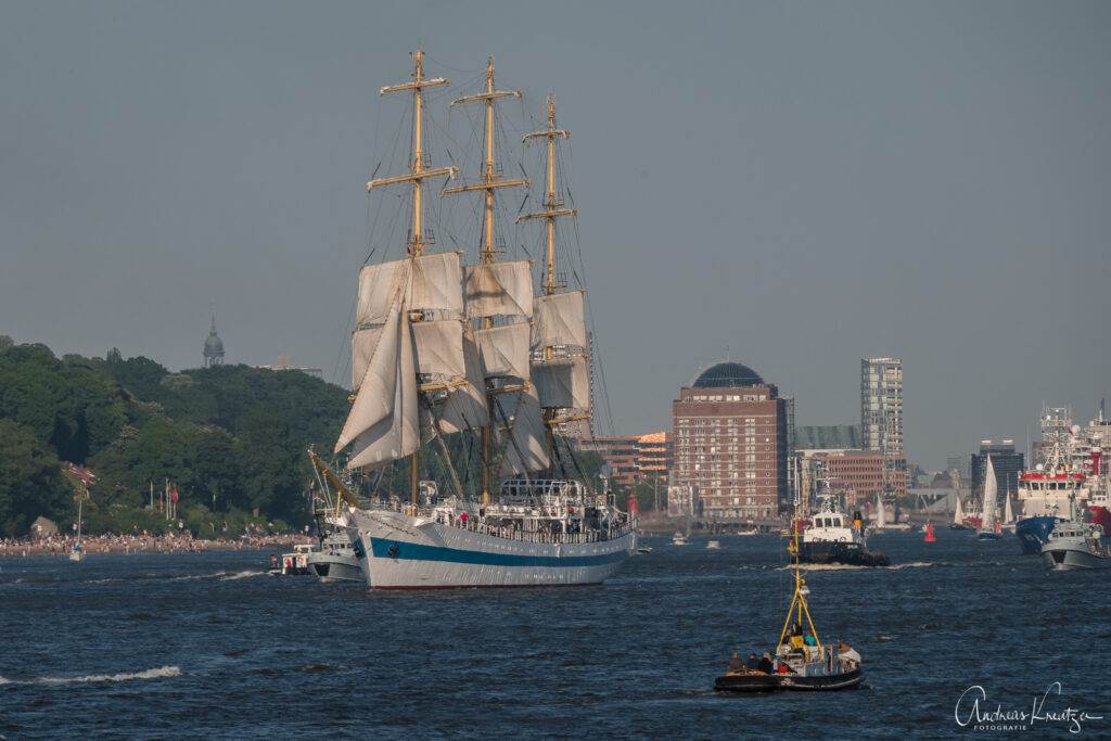 Auslaufparade beim 829. Hafengeburtstag