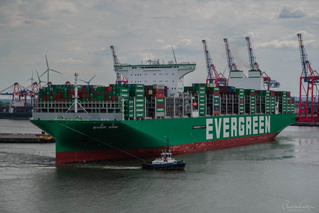 Containerschiff Ever Arm