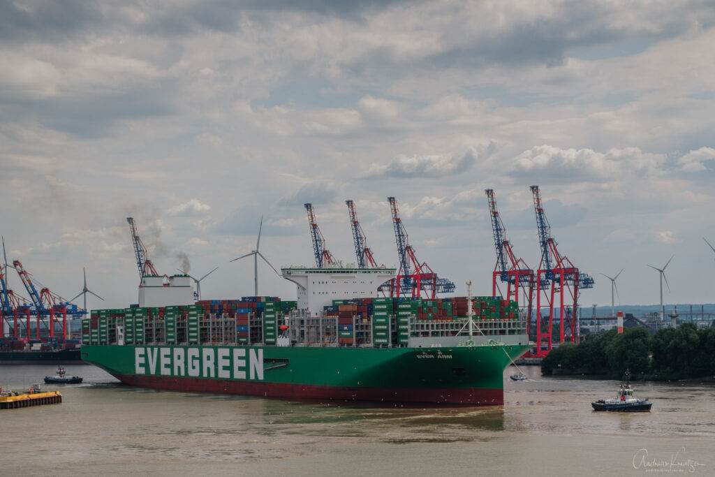 Containerschiff Ever Arm