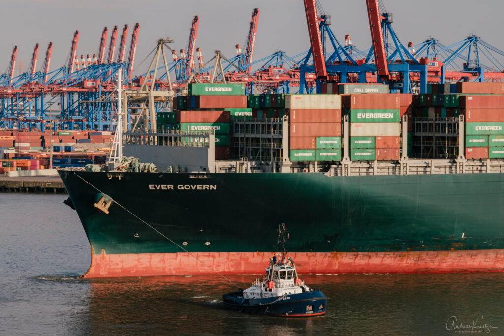 Containerschiff Ever Govern