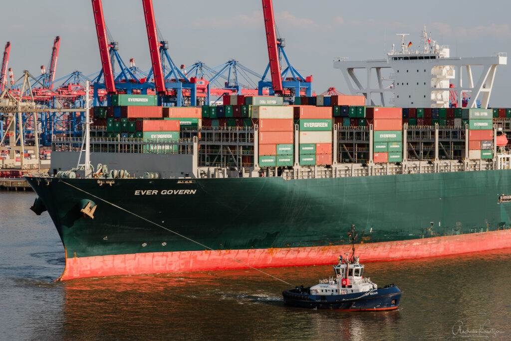 Containerschiff Ever Govern