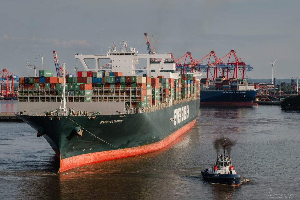 Containerschiff Ever Govern